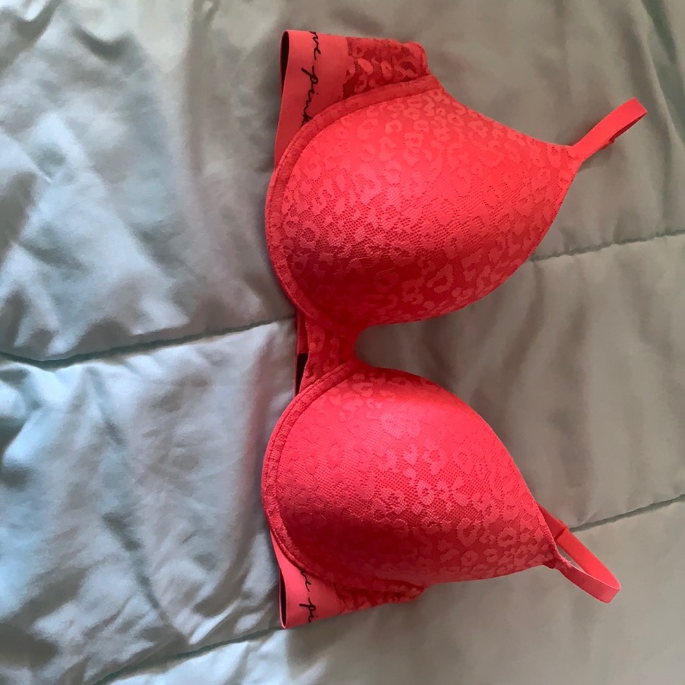 BRAND NEW VS PINK BRA.